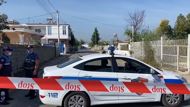 Vrasja në Bathore/ Frikë nga një hakmarrje e mundshme, policë të armatosur ruajnë banesën