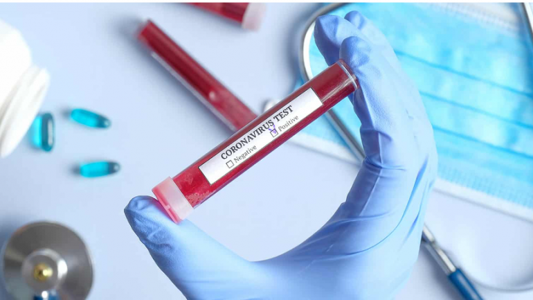 Rritet numri i rasteve të reja me COVID-19 në Greqi