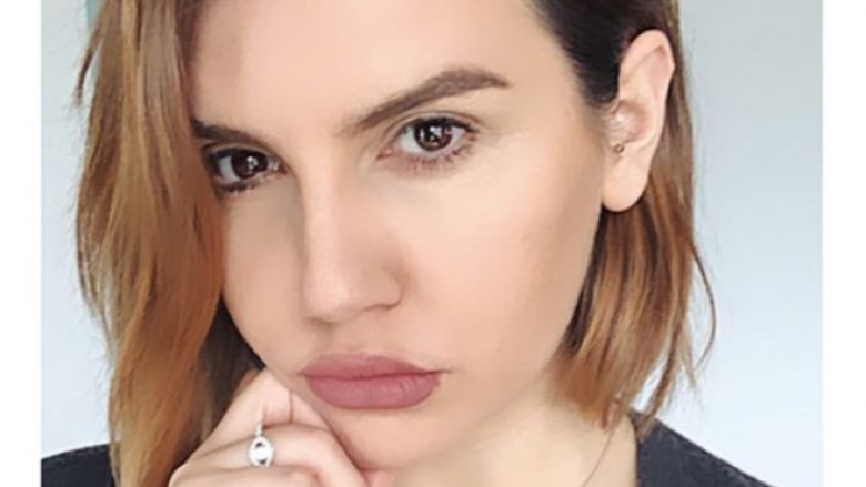 E quajti gjyshe, këngëtarja shqiptare i kthehet ndjekëses