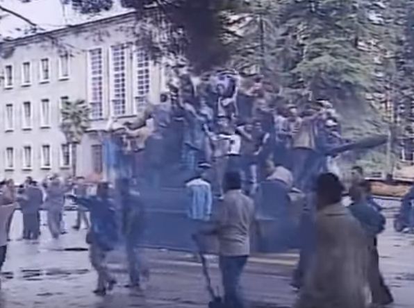 22 vjet nga gjunjëzimi i shtetit shqiptar