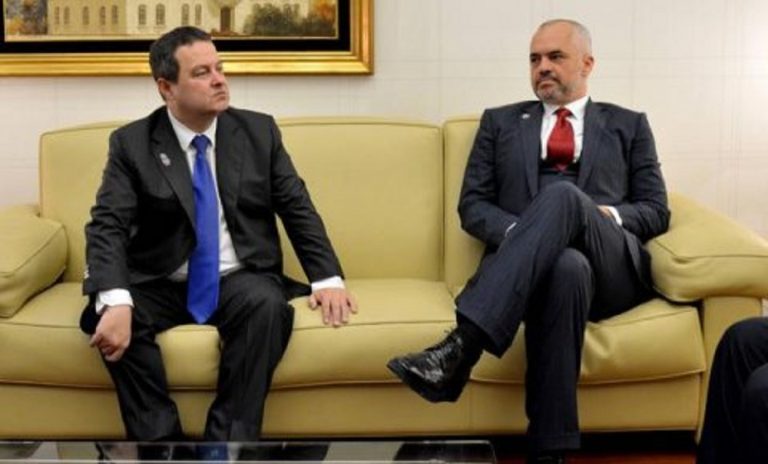 Daçiç: Nuk i tregoi Vuçiç malazezëve kë të votojnë, por Rama