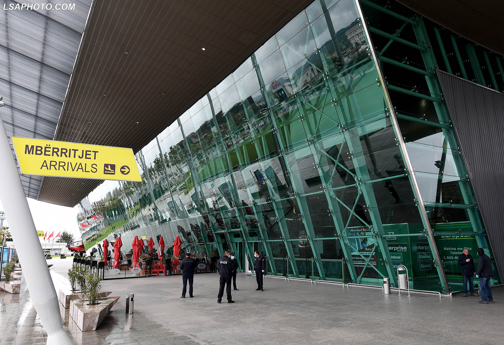 U gjobitët se tejkaluat afatet e qëndrimit jashtë vendit? Miratohet vendimi për rimbursimin – Ja dokumentet që duhet të dorëzoni