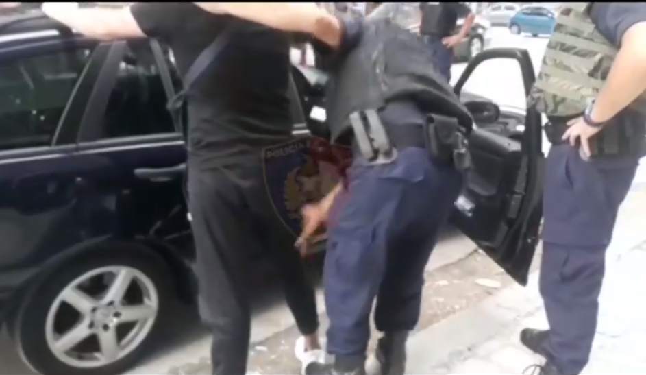 Sekuestrohen armë, heroinë e kokainë, arrestohen në flagrancë 21 shtetas