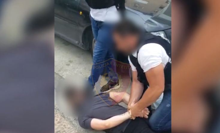 Policia arreston 13 persona, mes tyre edhe një adoleshente