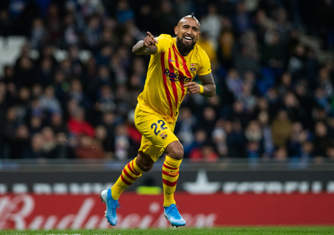 Arrihet marrëveshja për prishjen e kontratës me Barçën, Vidal “pret biletën” për Milano