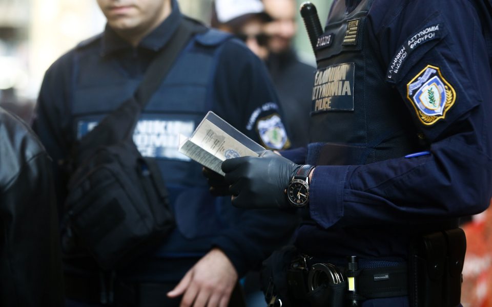 Greqi, shkatërrohet banda e të miturve, 22 në pranga