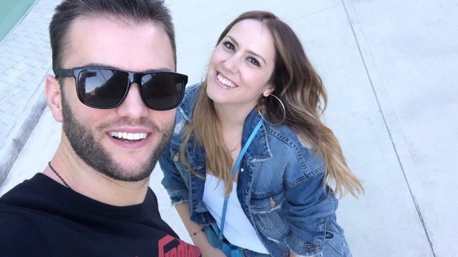 Dorë për dore me Eduardin, si duket Arbana në javët e fundit të shtatzënisë