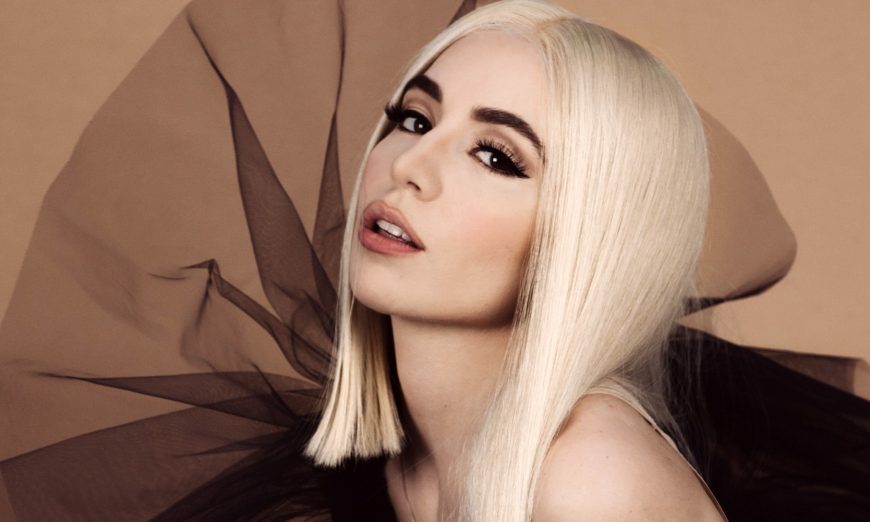 Ava Max: E braktisa shkollën se më bullizonin, një ditë më zhytën kokën në WC