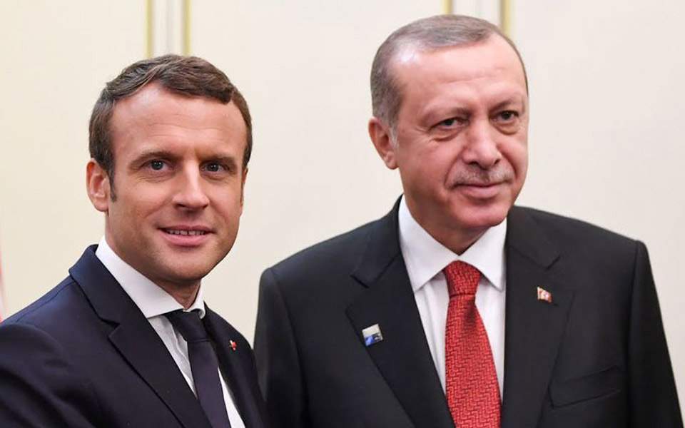 Erdogan ballafaqohet me Macron për Greqinë