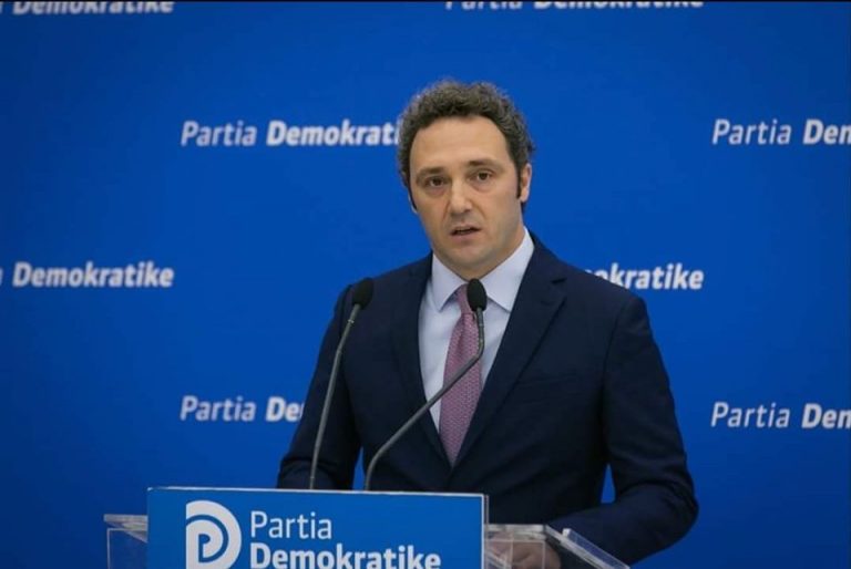 Bardh Spahia sulmon Manastirliun: Çuditë nga ministrja e shëndetësisë nuk kanë të mbaruar!