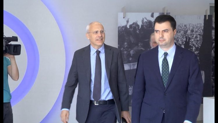 Ambasadori gjerman shkon në selinë blu, takim me kryedemokratin Basha