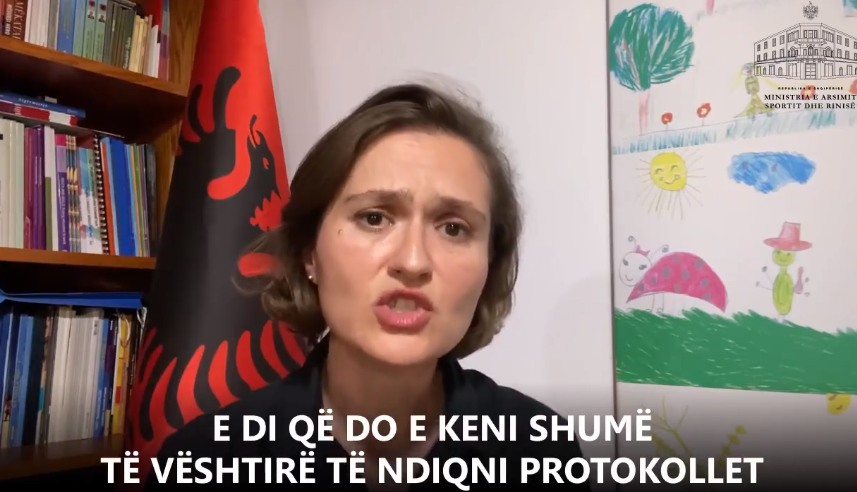 Shahini uron vitin e ri shkollor: Nëse mbyllet ndonjë klasë apo shkollë, vihet në zbatim plani B: dhënia e leksioneve në tv