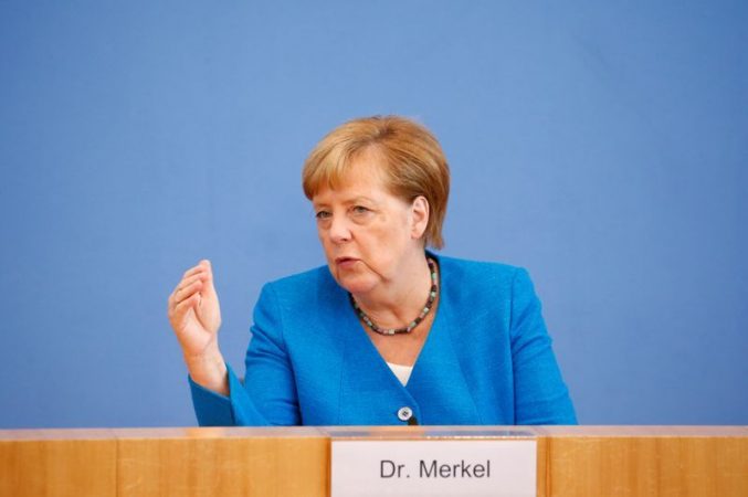 Helmimi i opozitarit rus, Merkel ultimatum Rusisë: Ndëshkoni përgjegjësit!