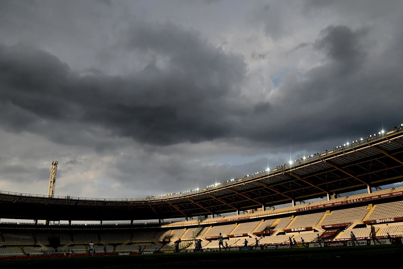 Conte firmos dekretin e ri, stadiumet italiane të mbyllura deri më 7 tetor