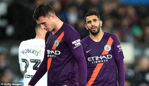 Dy lojtarë të Manchester City-t me koronavirus, rrezikohet starti i kampionatit