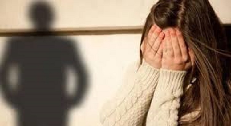 Abuzimi nga njerku/ Nëna e 14-vjeçares denoncoi rastin në policinë e Durrësit: Më tregoi vajza…