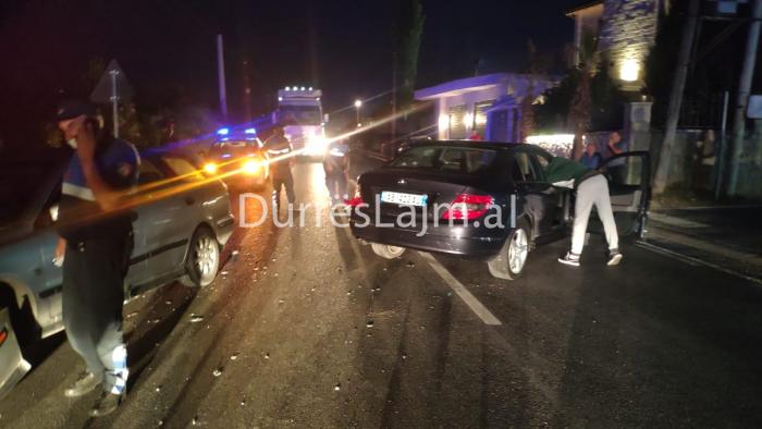 Përplasje ballore mes dy mjeteve, plagoset njëri prej drejtuesve (FOTO)