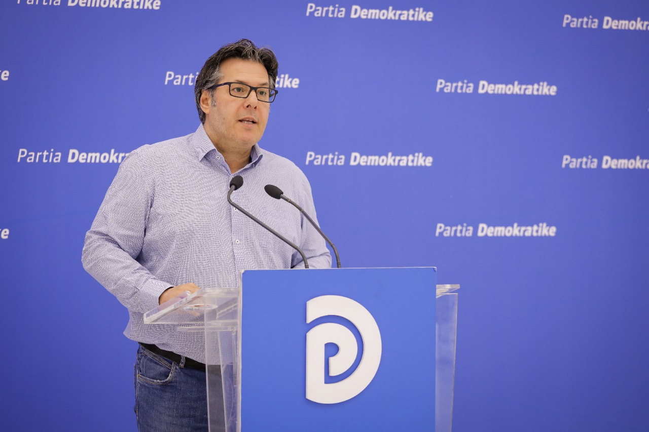 Paloka për Ramën: E patë si përdridhej në parlament për detin? Për pushtet ai shet gjithçka