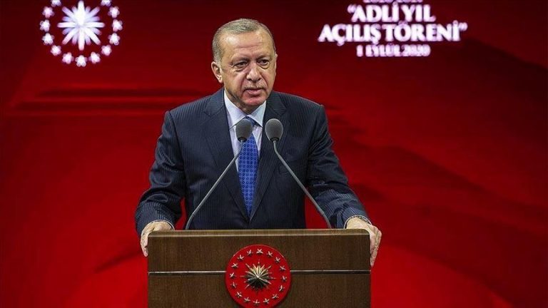 Erdogan: Nuk njohim asnjë fuqi mbi fuqinë e popullit