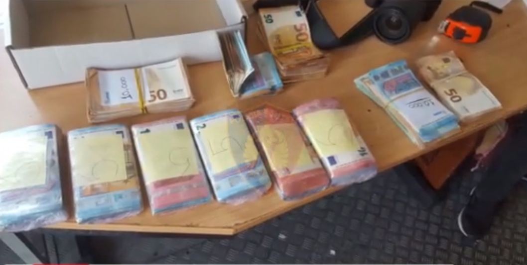 Sekuestrohen euro dhe bizhuteri në portin e Durrësit, arrestohet një person