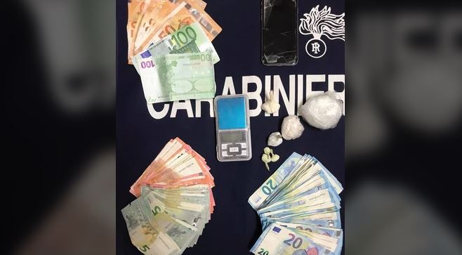 EMRI/ Kapet me gjysmë kg kokainë, pranga 25-vjeçarit shqiptar