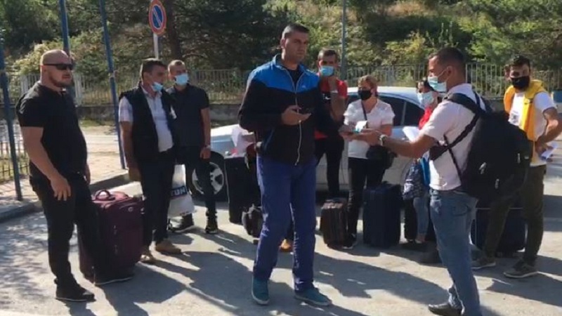 Mbyllet kufiri në Kapshticë pas plotësimit të kuotës ditore