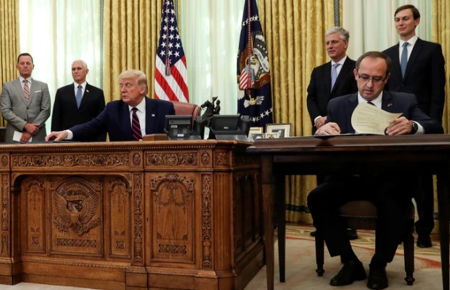 Hoti pranon propozimin e Grenell: Liqeni i Ujmanit do të quhet liqeni Trump