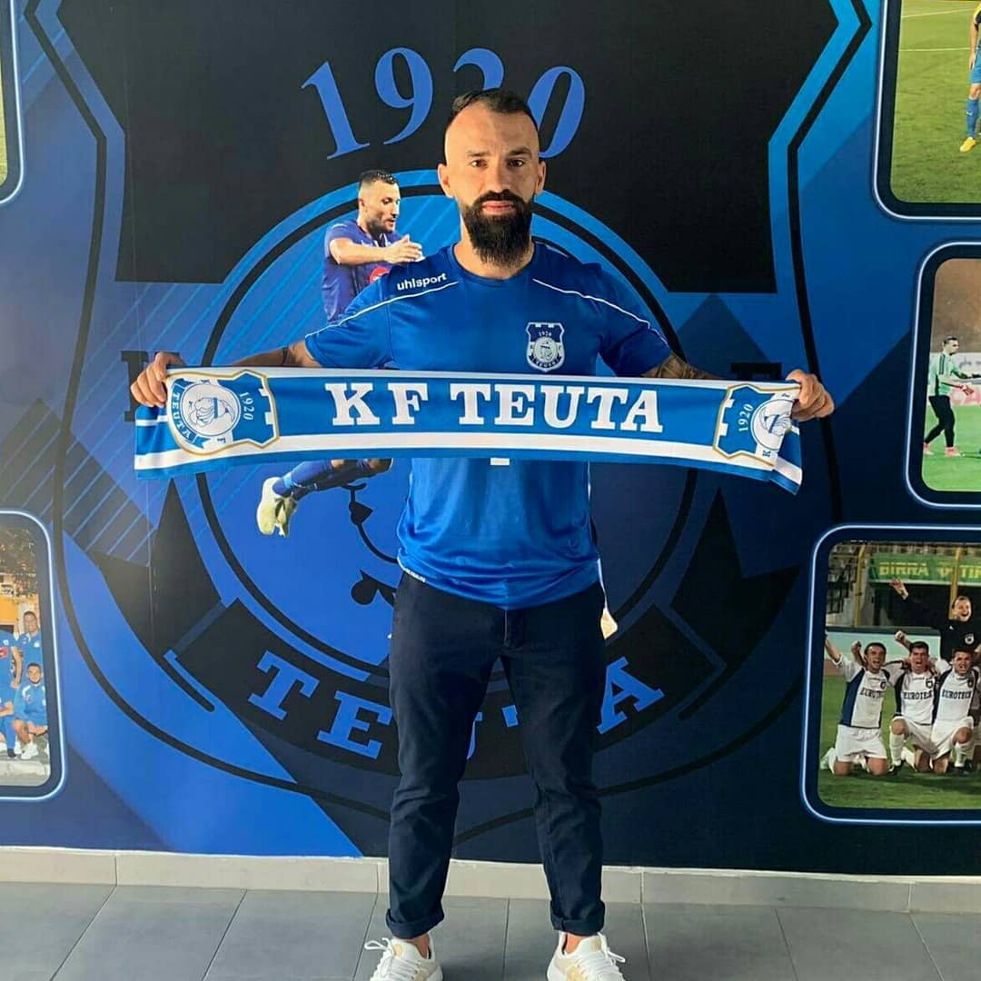 Ish-kapiteni i Tiranës Karabeci është futbollisti më i ri i Teutës