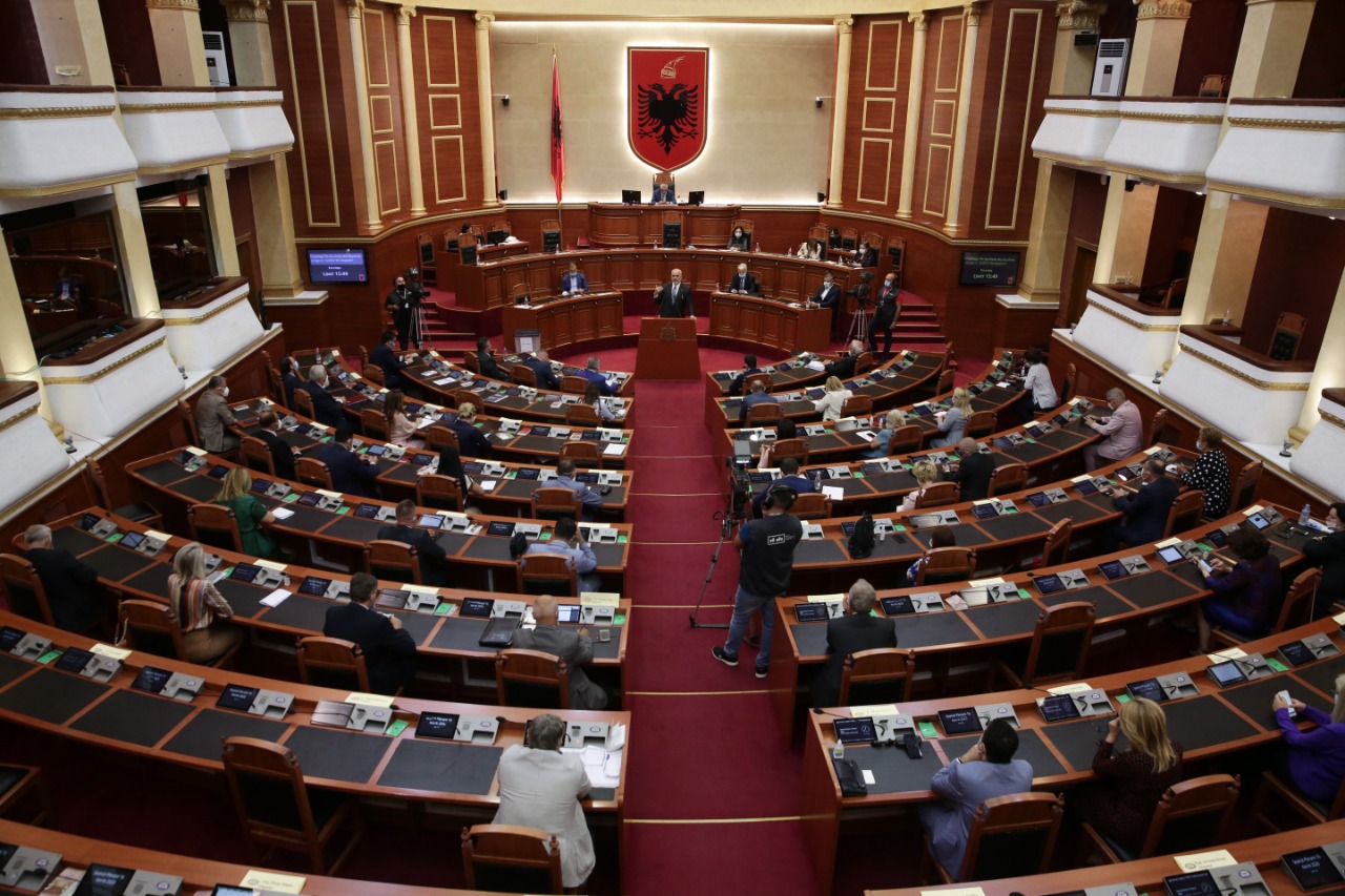 Miratohet rezoluta për hapjen e negociatave, rrëzohen 3 dekrete të Metës