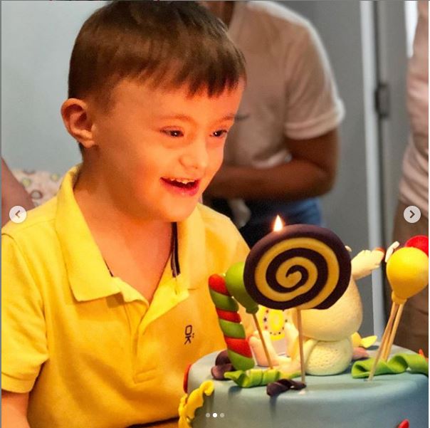 Gjithmonë pranë tij, Landi Hysi bën urimin special për djalin e Dr. Florit