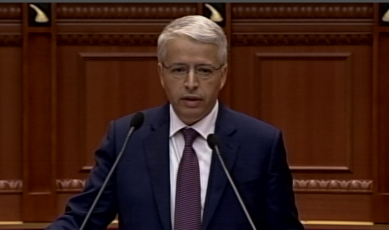 “Bleu mjet 150 mijë euro”! Sandër Lleshaj sfidon publikisht opozitën: Jap dorëheqjen këtu, nëse makina ka kushtuar aq!