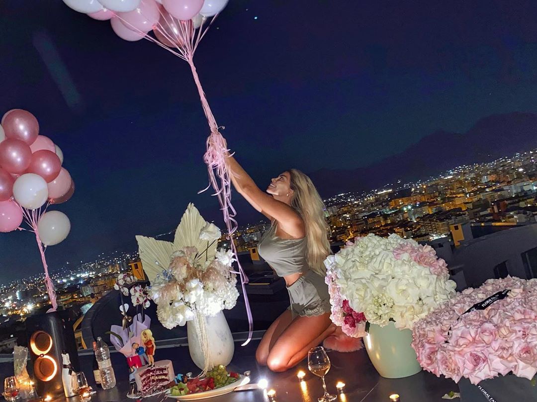 Festë me pizhama dhe pa grim, Luana e pret kështu ditëlindjen e saj: Ju du!