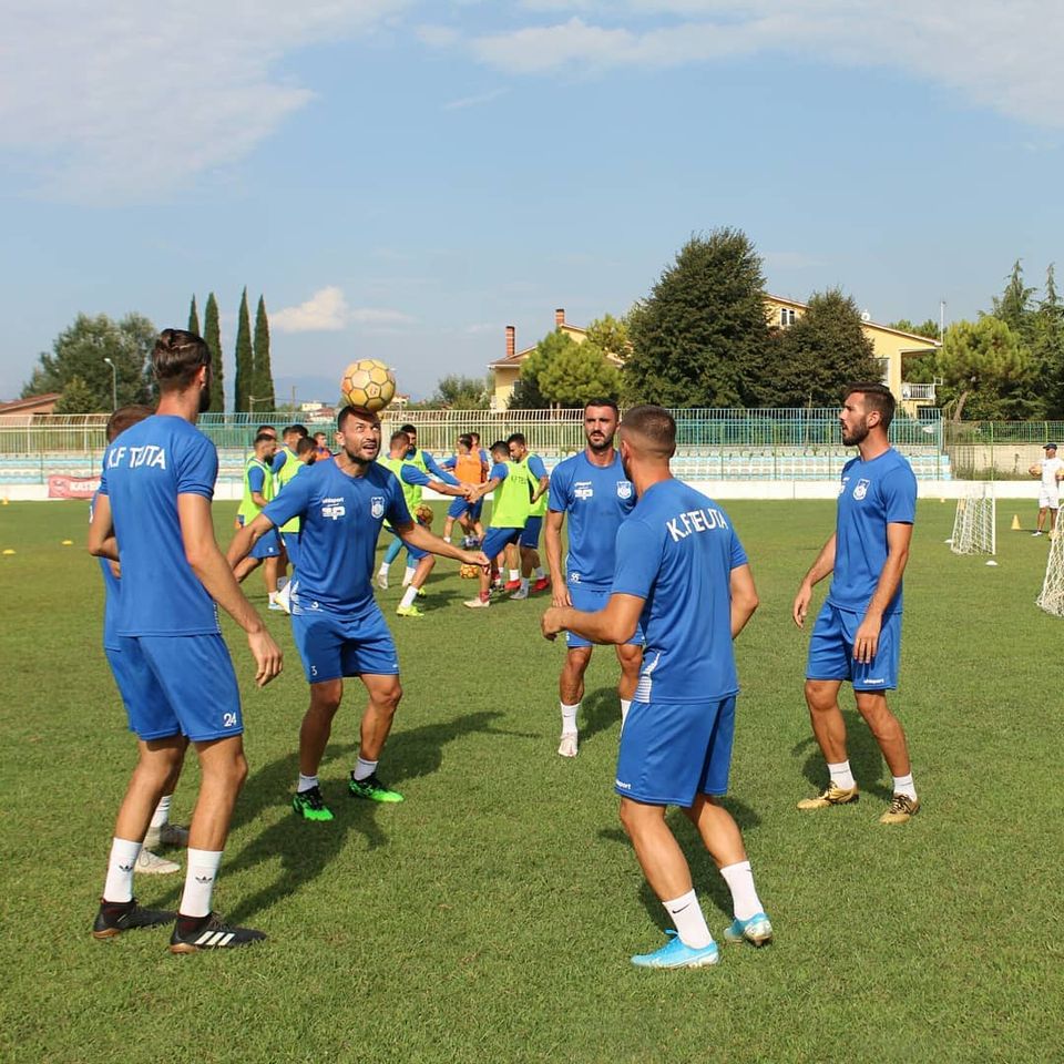 Luftë për një vend në mesfushë, Teuta e blinduar