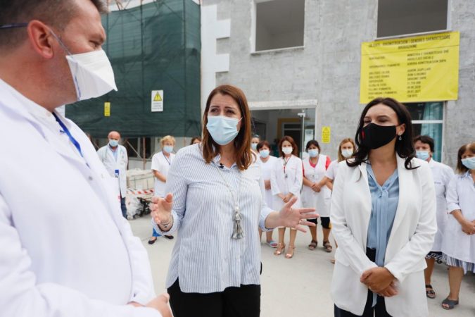 “Rritje pagash”, Manastirliu: 600 mjekë dhe 2400 infermierë u punësuan me transparencë në 2 vite