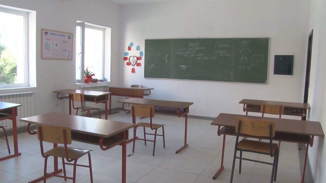 Sanitarja del me COVID, shkolla mbyllet në ditën e dytë. Edhe mësuesit dalin pozitivë