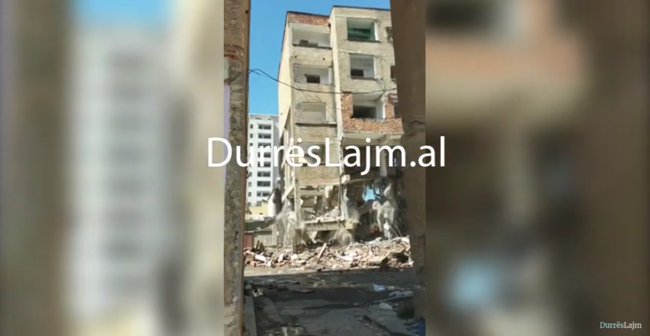 Momenti i shembjes së pallatit 6-katësh në Durrës (VIDEO)