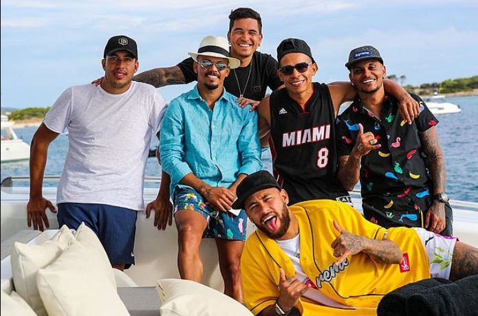 Pas pushimeve të çmendura në Ibiza, Neymar rezulton pozitiv me Covid-19