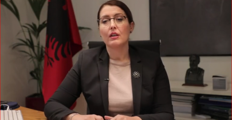 A ka rrezik për rritjen e rasteve pas hapjes së shkollave? Flet Manastirliu