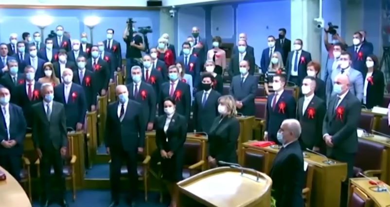 Konstituohet parlamenti i ri i Malit të Zi, propozohet emri i kryeministrit