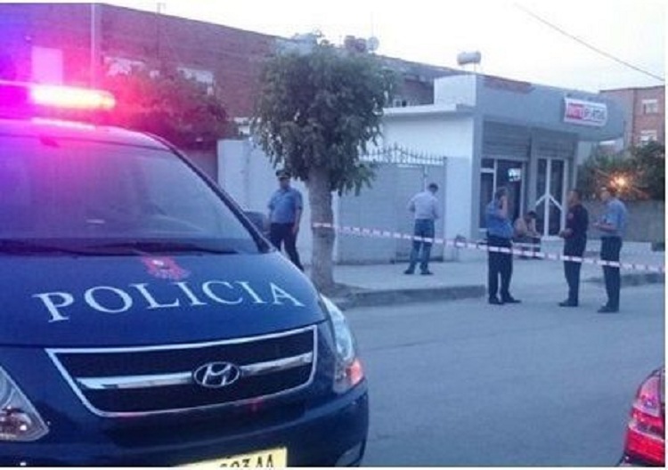 EMRI/ Kush është nëna e 3 fëmijëve pjesë e një grupi radikal terrorizmi