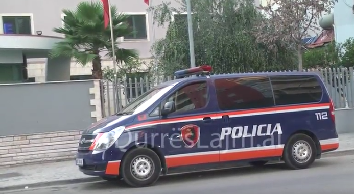 Kundërshtuan policinë për të shmangur shoqërimin, arrestohen vëllezërit në Durrës