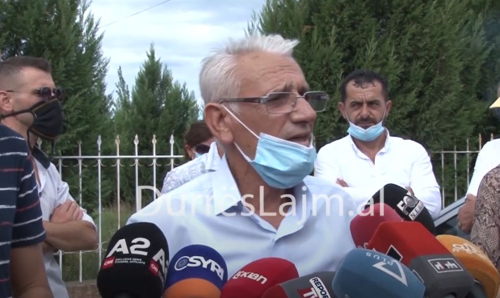 Durrës, pronarët e lokaleve të dasmave në protestë: Po trajtohemi me diferencë, të na lejohet të punojmë (VIDEO)