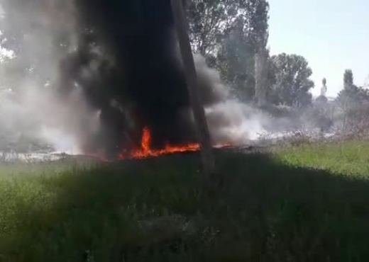 Pusi i naftës përfshihet nga flakët në Mallakastër