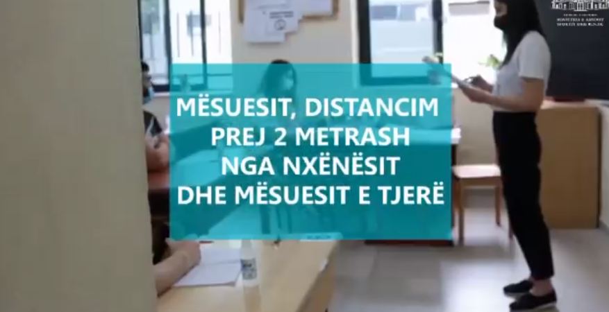 Ministrja Shahini publikon videon: Si do jetë mënyra e qëndrimit dhe mësimit në klasë