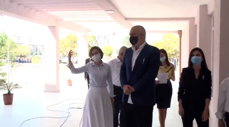 Rama nga Durrësi mesazh nxënësve: Fiksojeni mirë në kokë, koronavirusi ka marrë dhe të rinj! Ky vit shumë i vështirë (VIDEO)