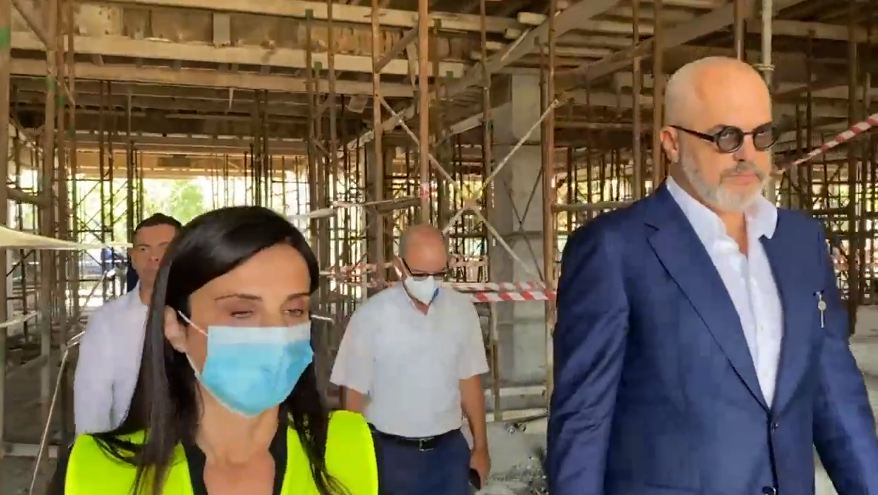 “Një nga shkollat me standardet më të larta evropiane”! Ja kur do hapet “Neim Babameto” në Durrës (VIDEO)