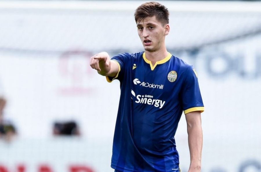 Roma përfiton nga ngurrimi i Interit, gati të veshë Kumbullën verdhekuq