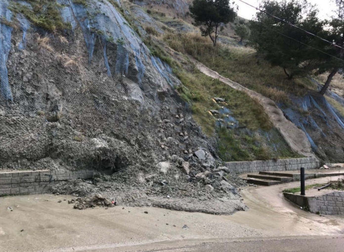 Rrëshqet masivi shkëmbor, plagoset një person