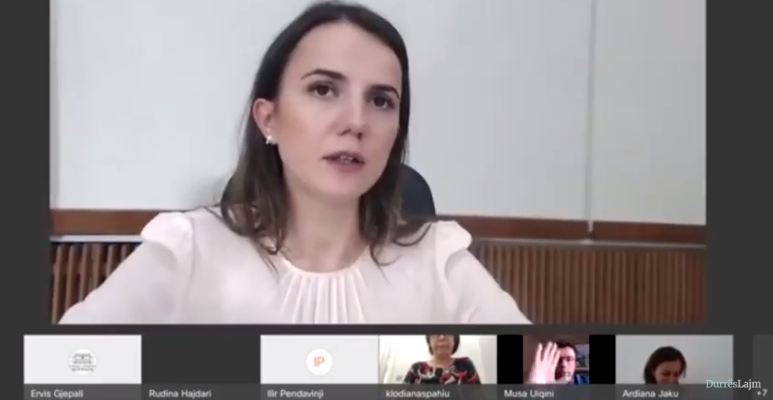 “Dëgjo këtu ti p*derast m*ti”- Deputeti lëshon gojën gjatë mbledhjes së Komisionit të Integrimit (VIDEO)