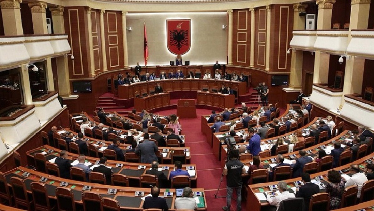 Ndryshimet në Kodin Zgjedhor, Kuvendi shtyn seancën e së enjtes